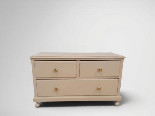 Low chest of drawers in Beige